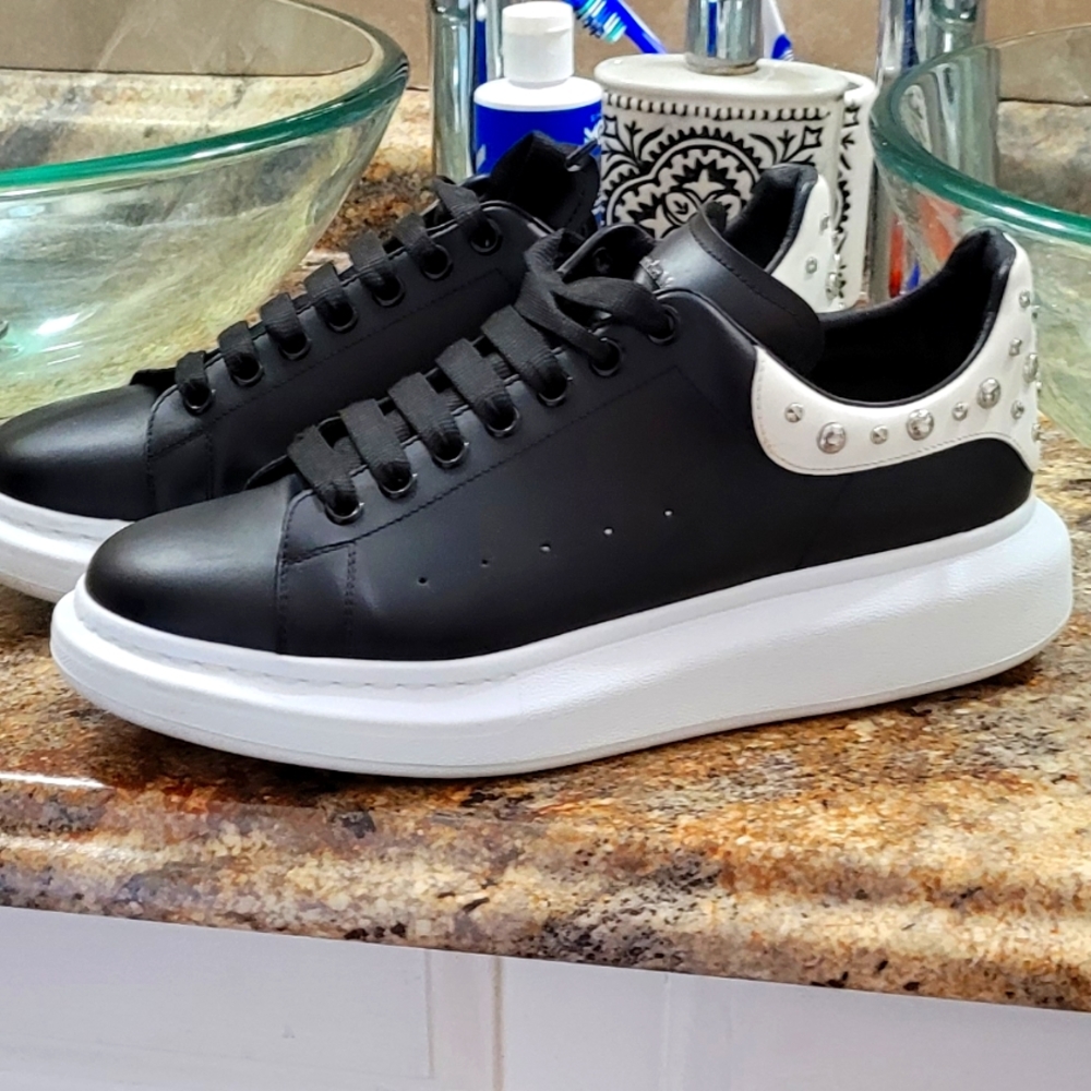 Alexander McQueen size 46 s